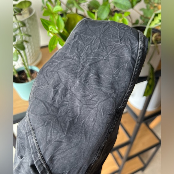 lululemon Fast and Free Crop 19" - size 6 - Picture 3 of 5